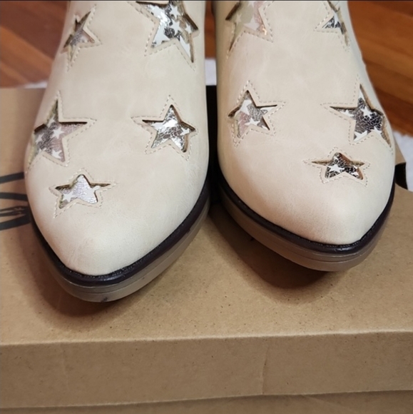 Seven7 Austin Ankle Bootie Faux Suede Leather - Picture 4 of 13